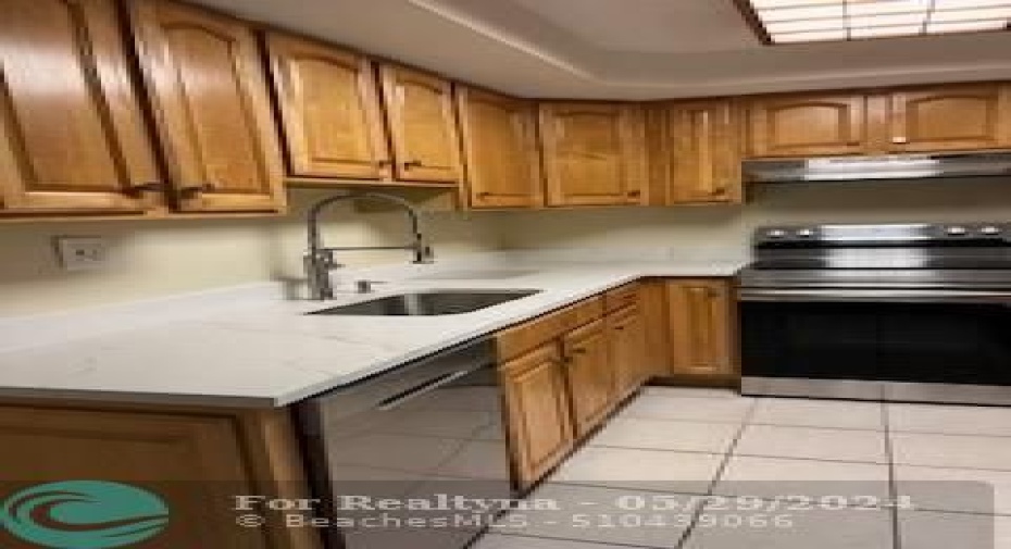 NW QUARTZ COUNTERTOP