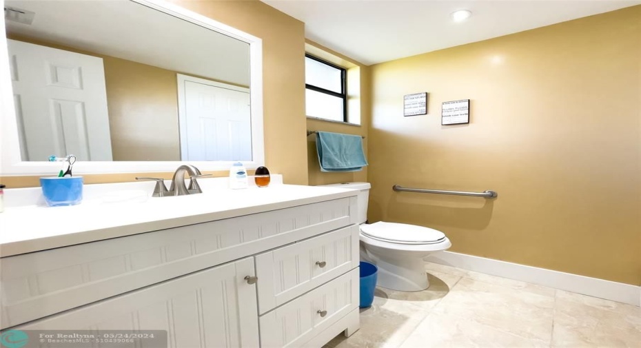 1/2 Bathroom