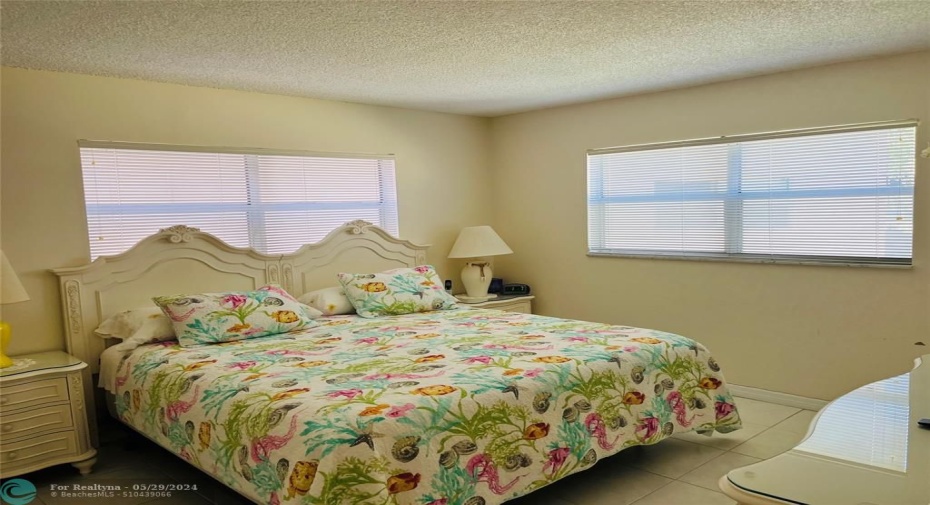 CORNER MASTER BEDROOM