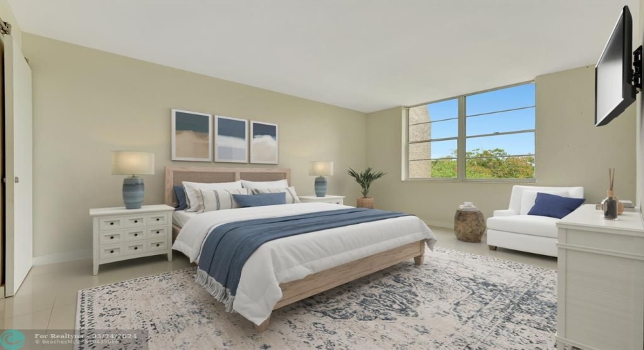 Fall in love in the OVERSIZED primary suite with private views of golf and preserve.