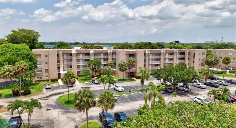 Fourth floor PENTHOUSE provides privacy.