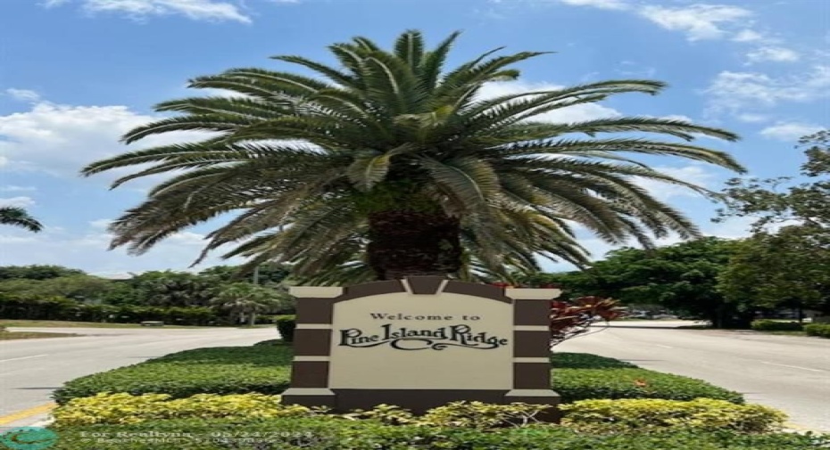 Pine Island Ridge -CONVENIENT location to NOVA Southeast University, UF, BCC and FAU campuses!!