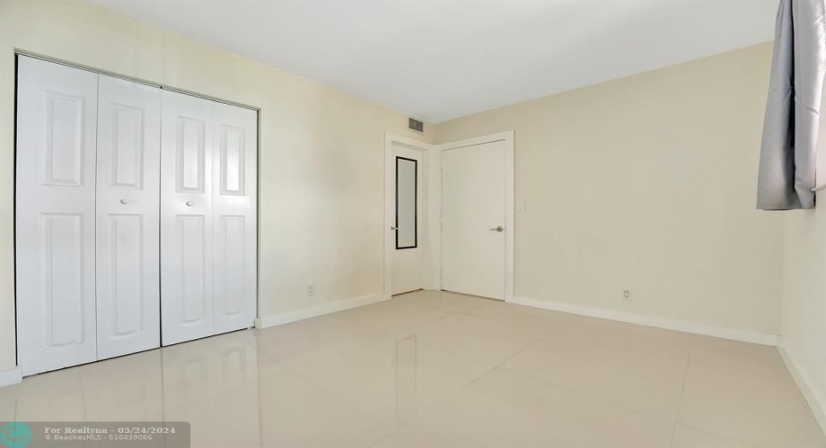 Guest bedroom.