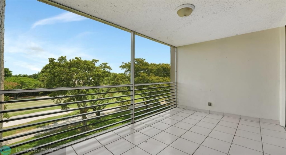 Balcony/golf/preserve views!