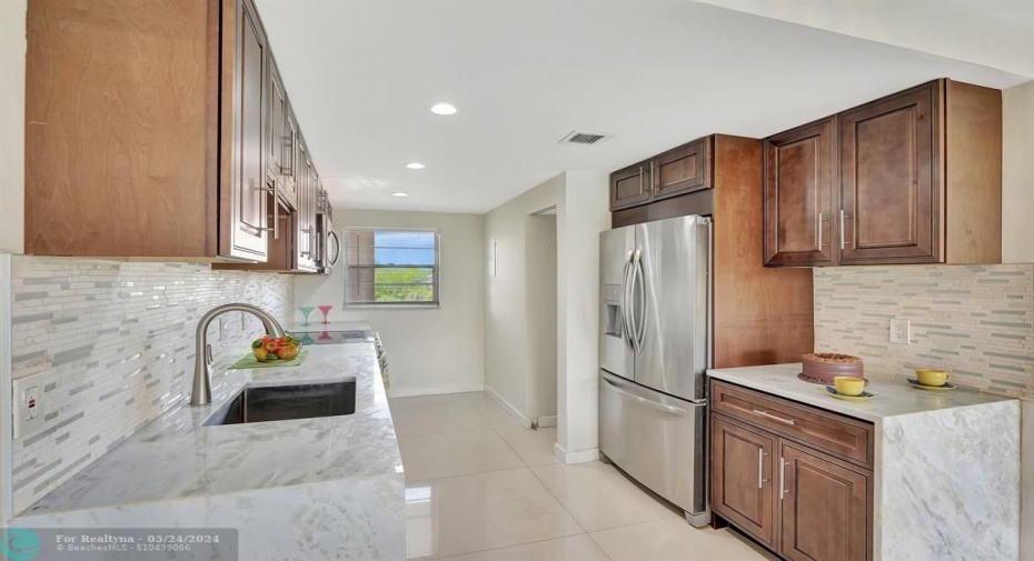 Beautiful kitchen features Kitchenaide STAINLESS STEEL APPLIACES!
