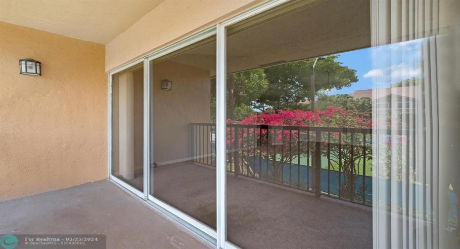 Sliding doors on the balcony