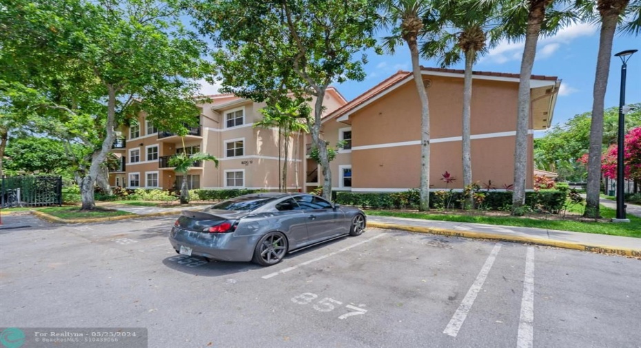exterior 8781 building