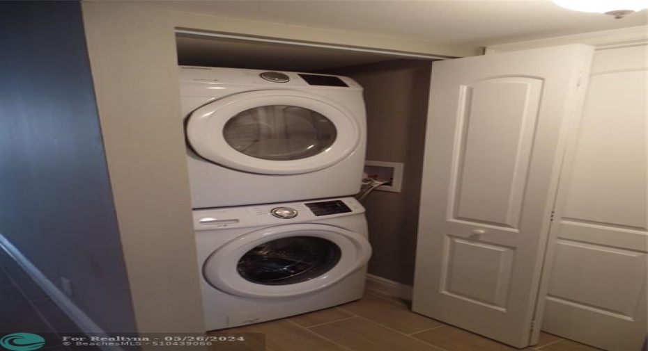 Washer & Dryer in Unit