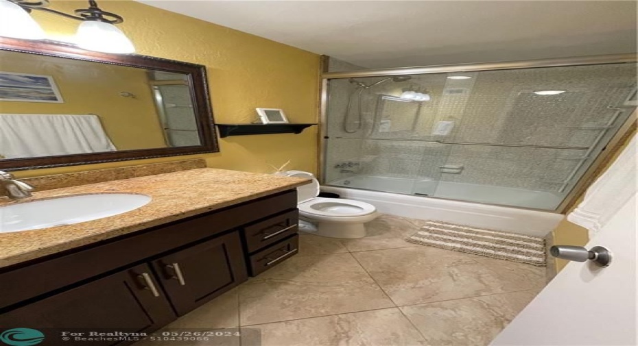 Full Size Bathroom