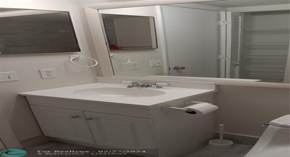 Main bedroom bathroom & linen closet