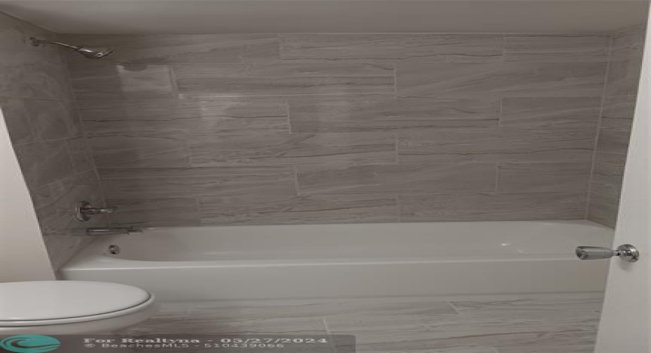 Main bedroom bathroom