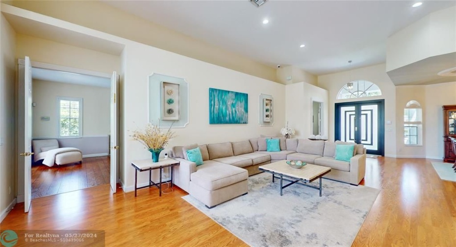 High Ceilings, Volume Ceilings.