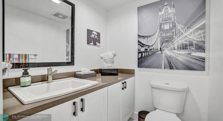 1/2 guest bath
