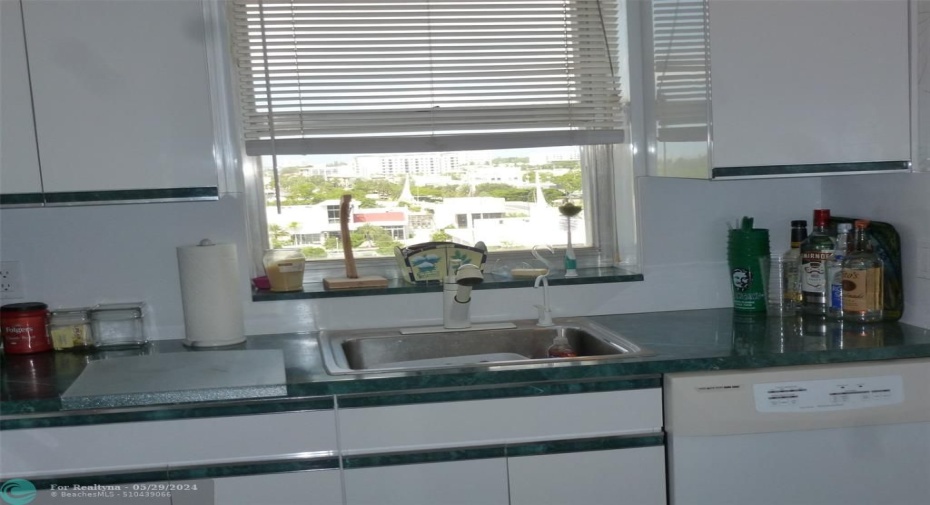 KITCHEN W. VIEW