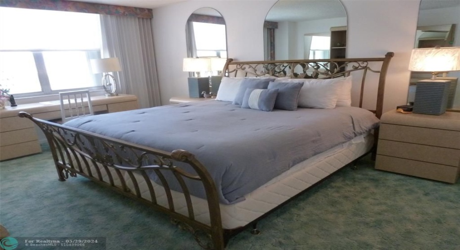 MAIN BEDROOOM