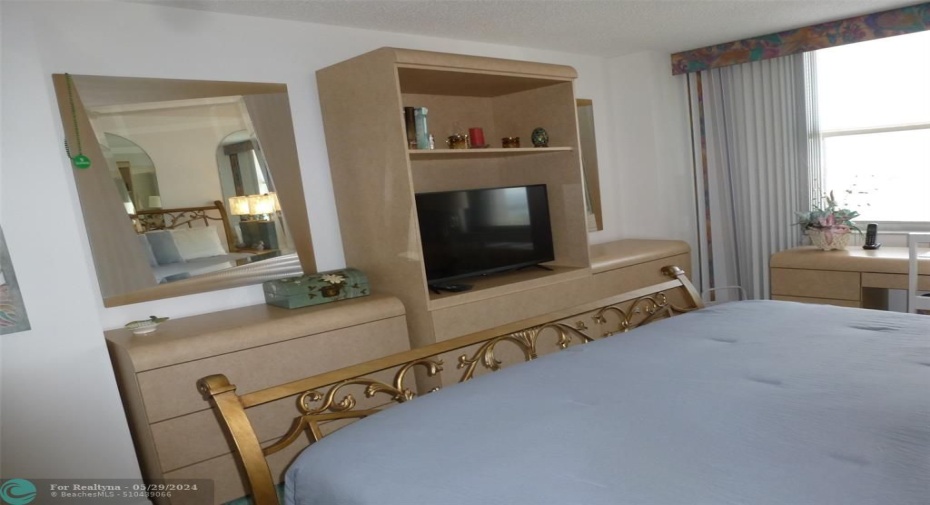 MAIN BEDROOM