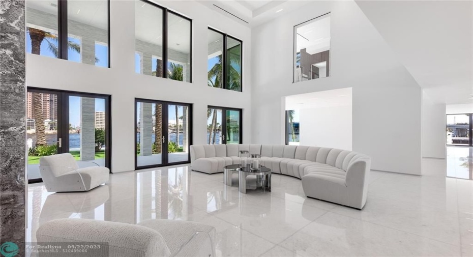 foyer/living room