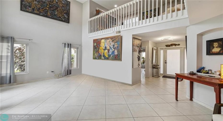 VOLUME CEILINGS LIVING ROOM