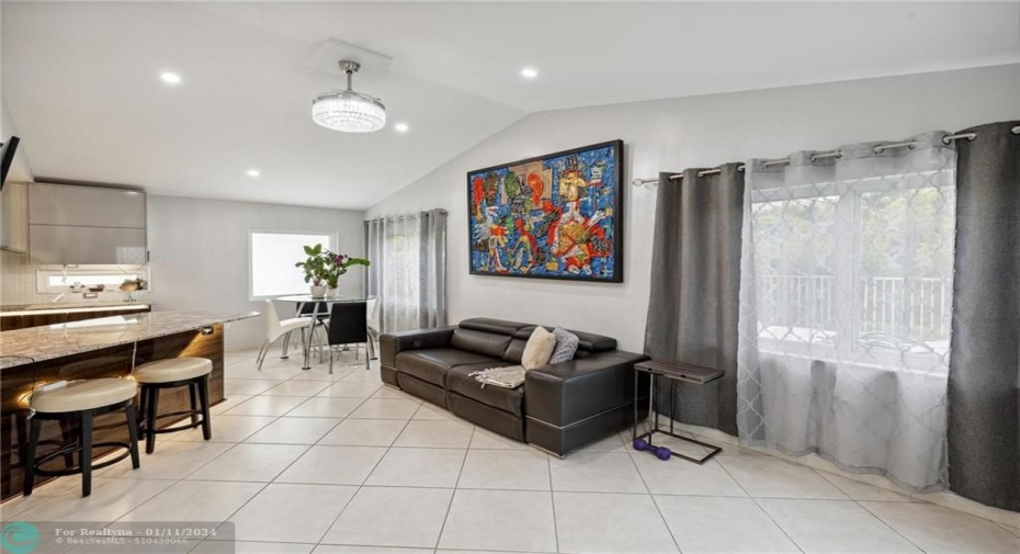 FAMILY ROOM & BREAKFAST AREA