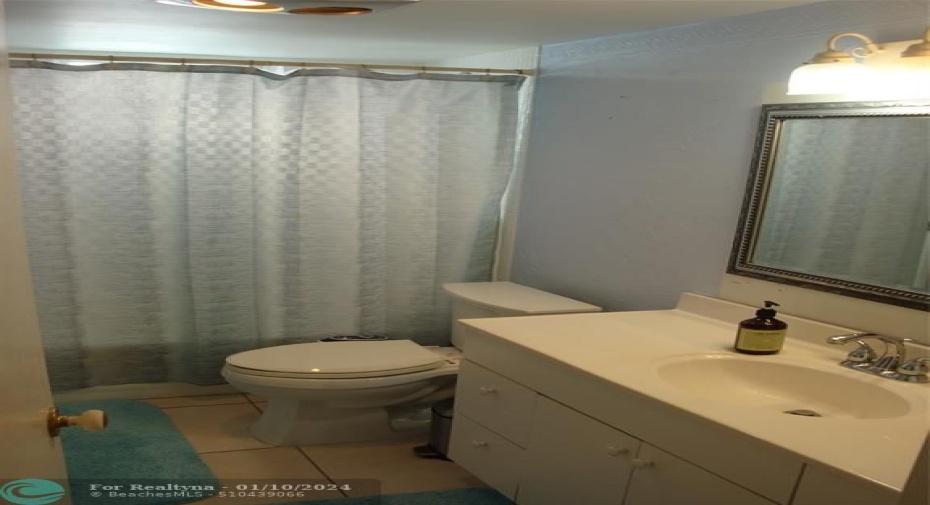 MASTER BATH ROOM