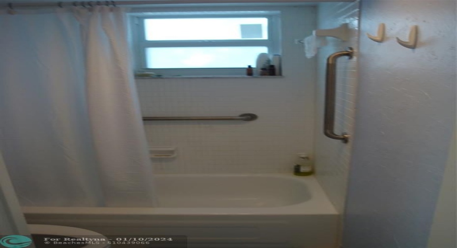 2ND BATH ROOM