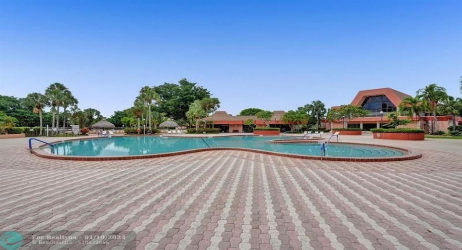 COMMUNITY'S POOL