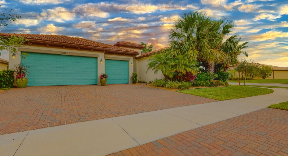 12020 SW Oakwater Court, Port Saint Lucie, Florida 34987, 3 Bedrooms Bedrooms, ,3 BathroomsBathrooms,Single Family,For Sale,Oakwater,1,RX-10890301