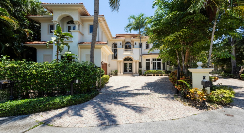 709 SE 10th Street, Delray Beach, Florida 33483, 6 Bedrooms Bedrooms, ,6 BathroomsBathrooms,Single Family,For Sale,10th,RX-10903029