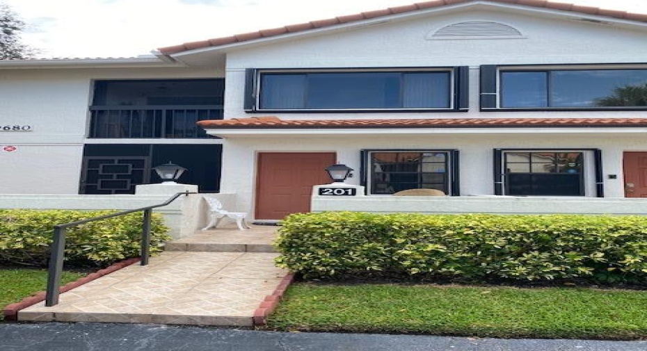 9680 E Sills Drive Unit 201, Boynton Beach, Florida 33437, 2 Bedrooms Bedrooms, ,2 BathroomsBathrooms,Condominium,For Sale,Sills,2,RX-10894065